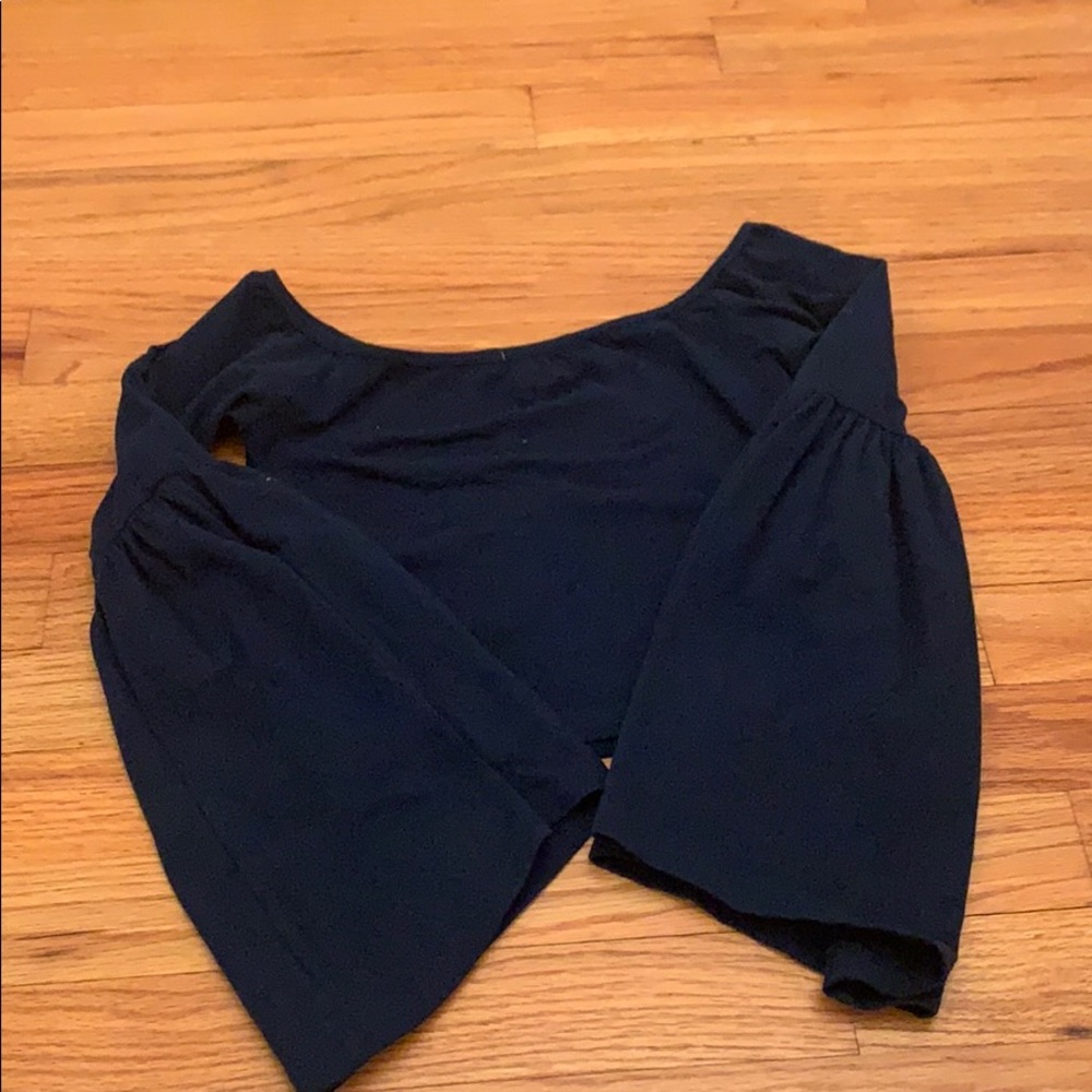 Navy blue cropped detailed arms